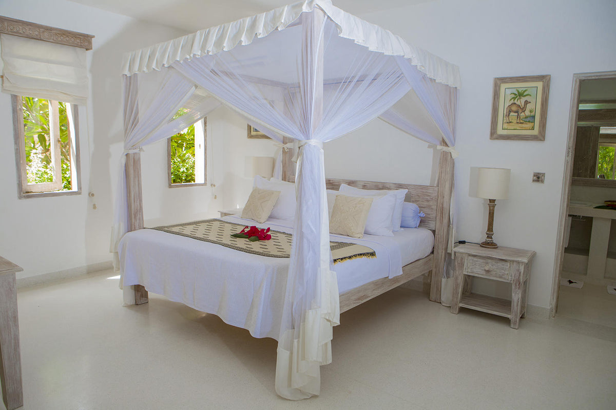 Luxury Three Bedroom Beach Villa  gallery image 3
