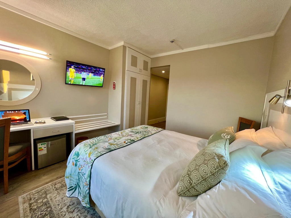 Room gallery image 3.