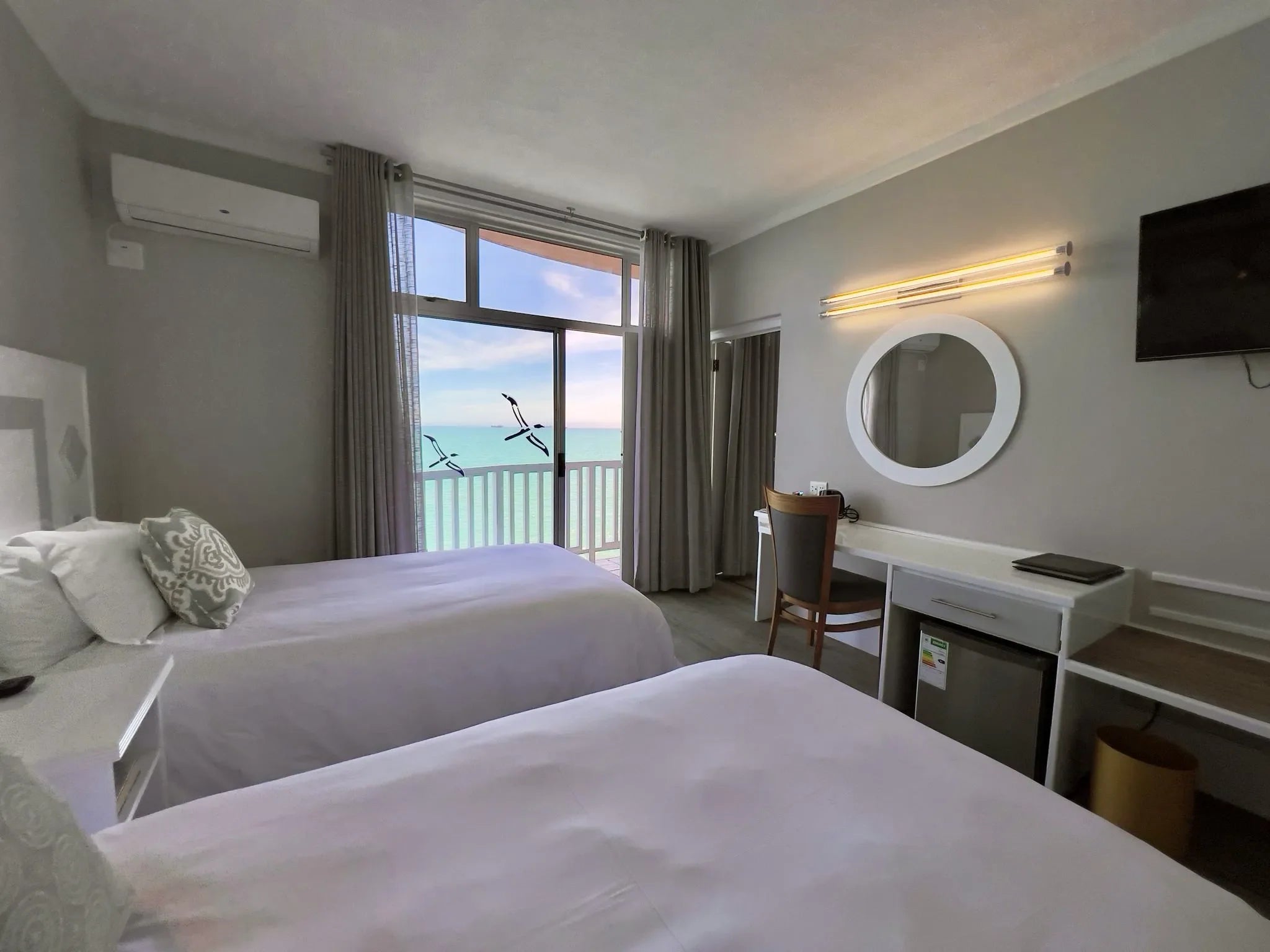 Room gallery image 1.