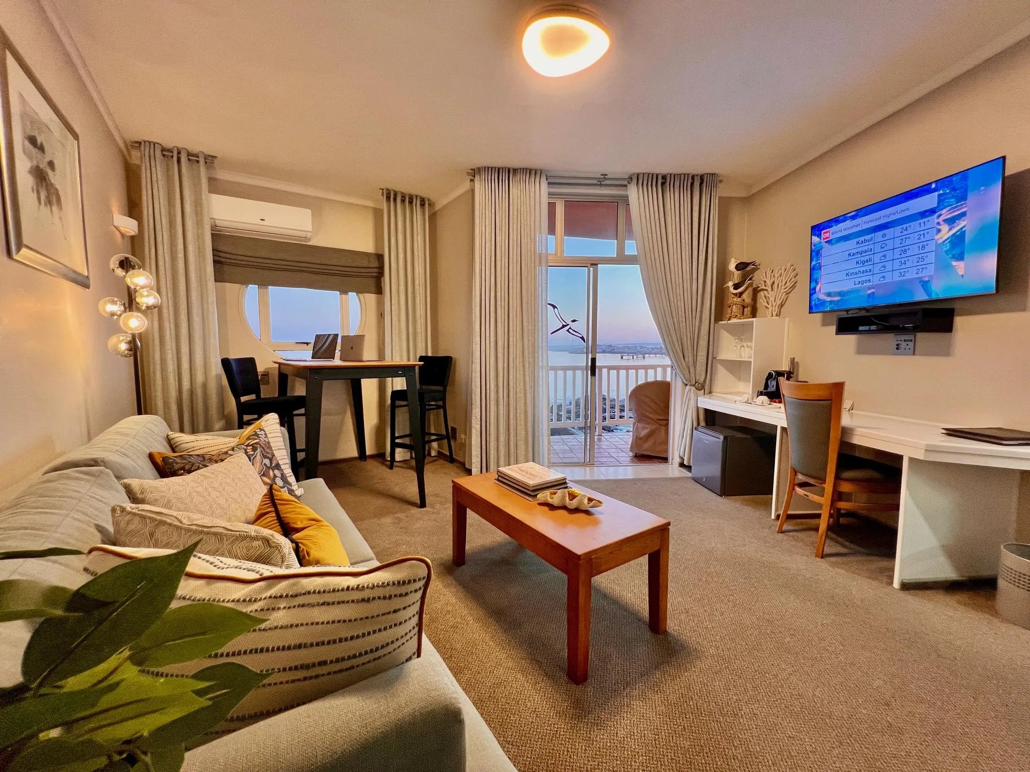 Room gallery image 4.