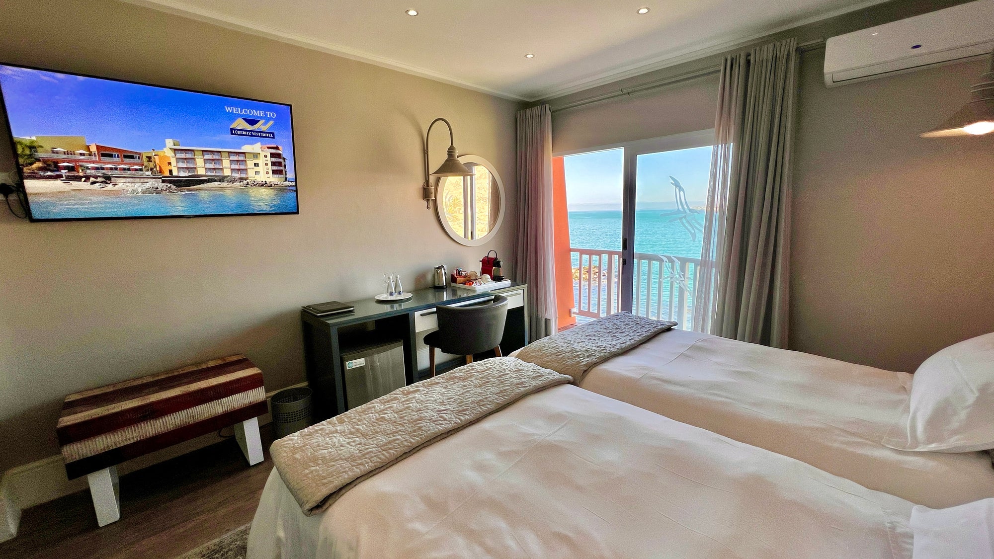 DELUXE TWIN ROOM