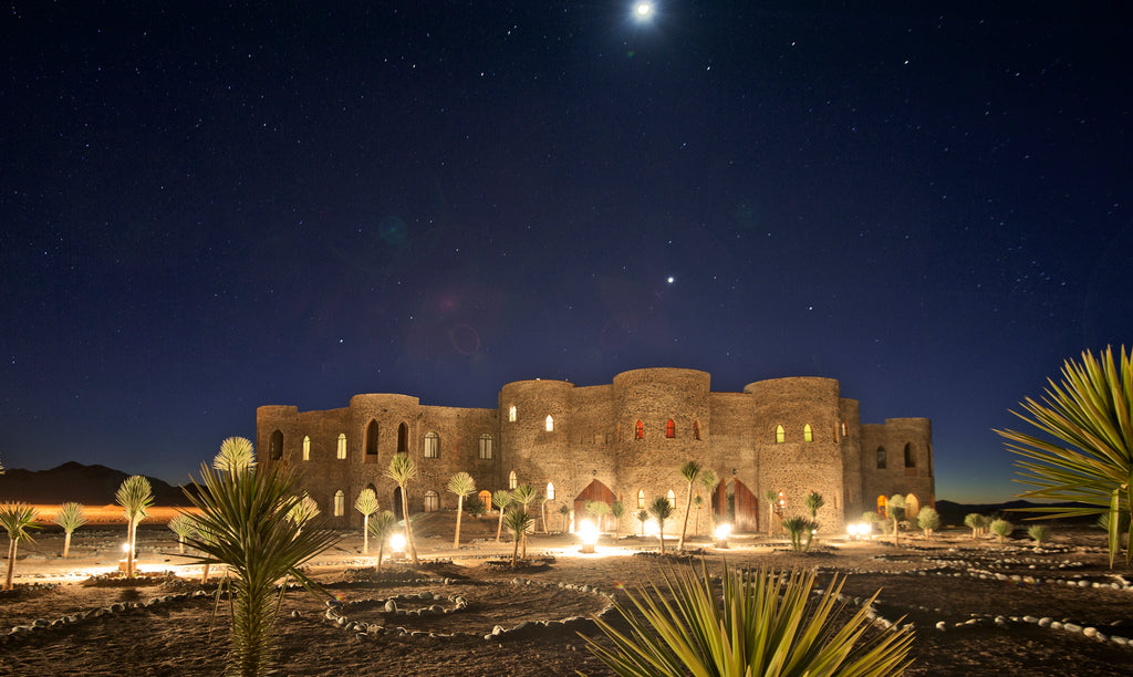 Le Mirage at night