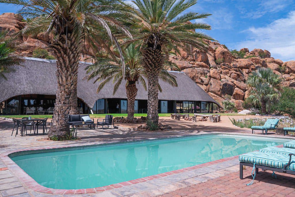 Outdoor pool & sunbeds