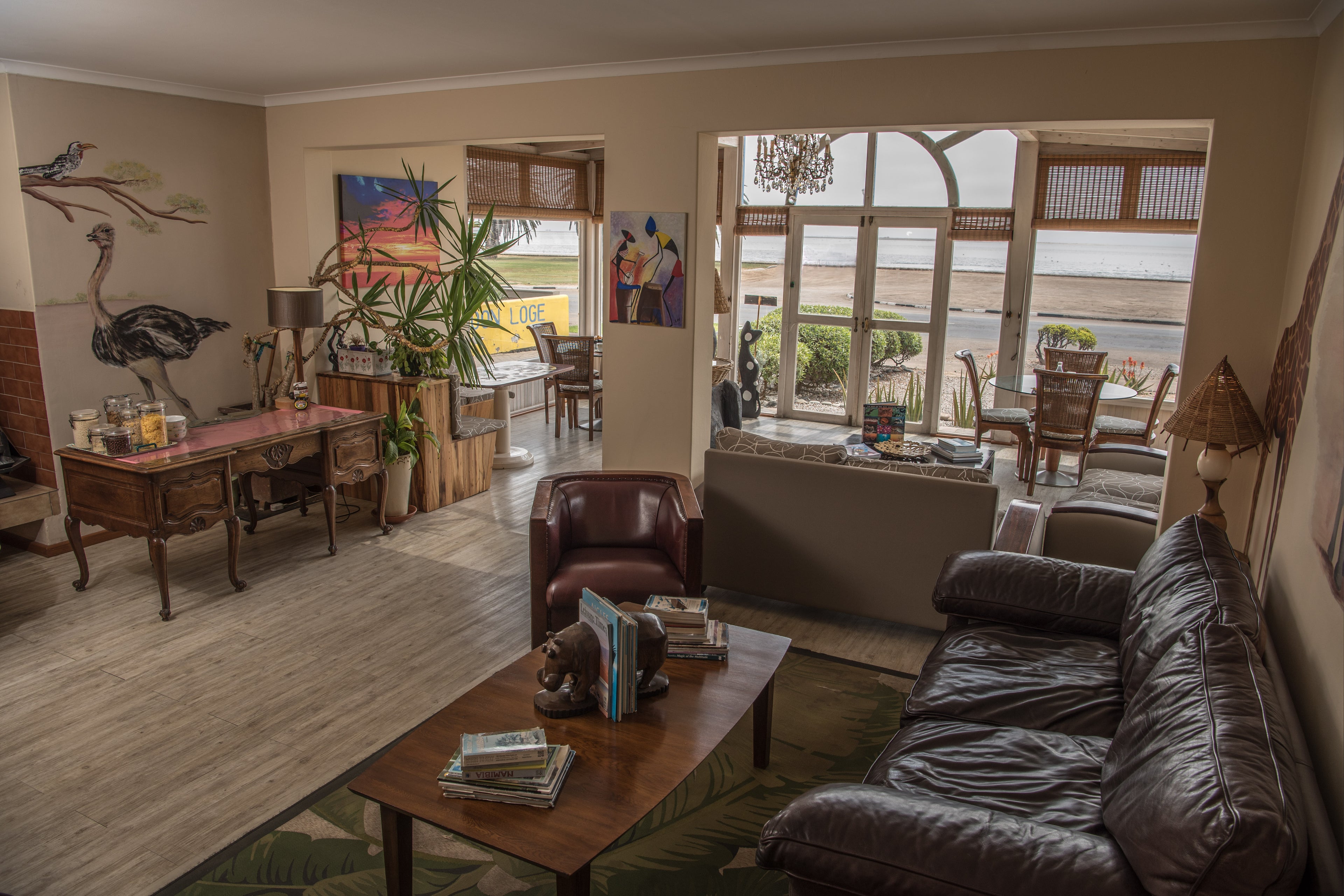 front lobby & dinning area 3