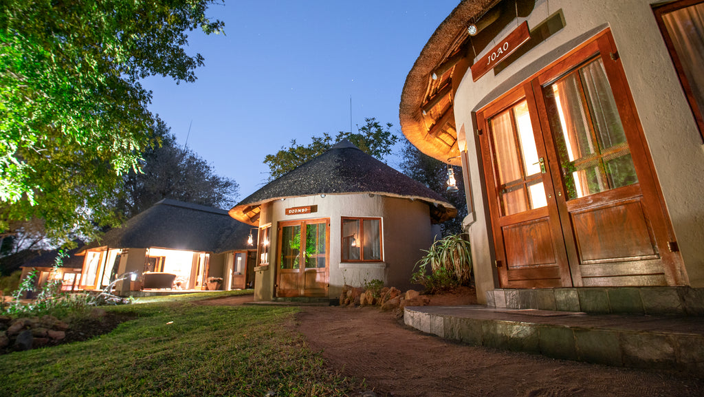 Exterior of Luxury Safari Rondavels and indoor lodge area