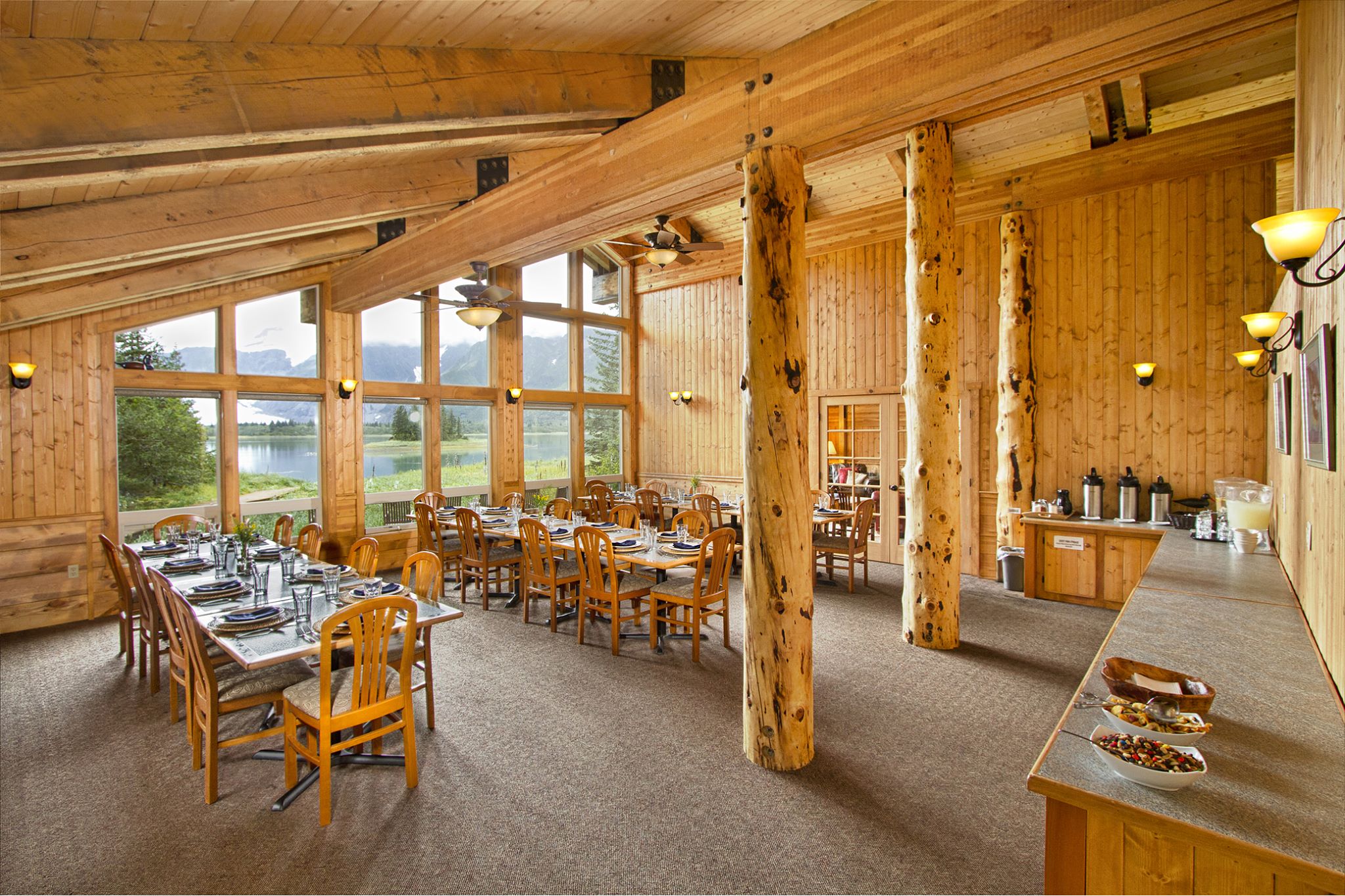 https://www.facebook.com/KenaiFjordsGlacierLodge/photos/a.1328312853909447.1073741830.1325418504198882/1328313123909420/?type=3&theater