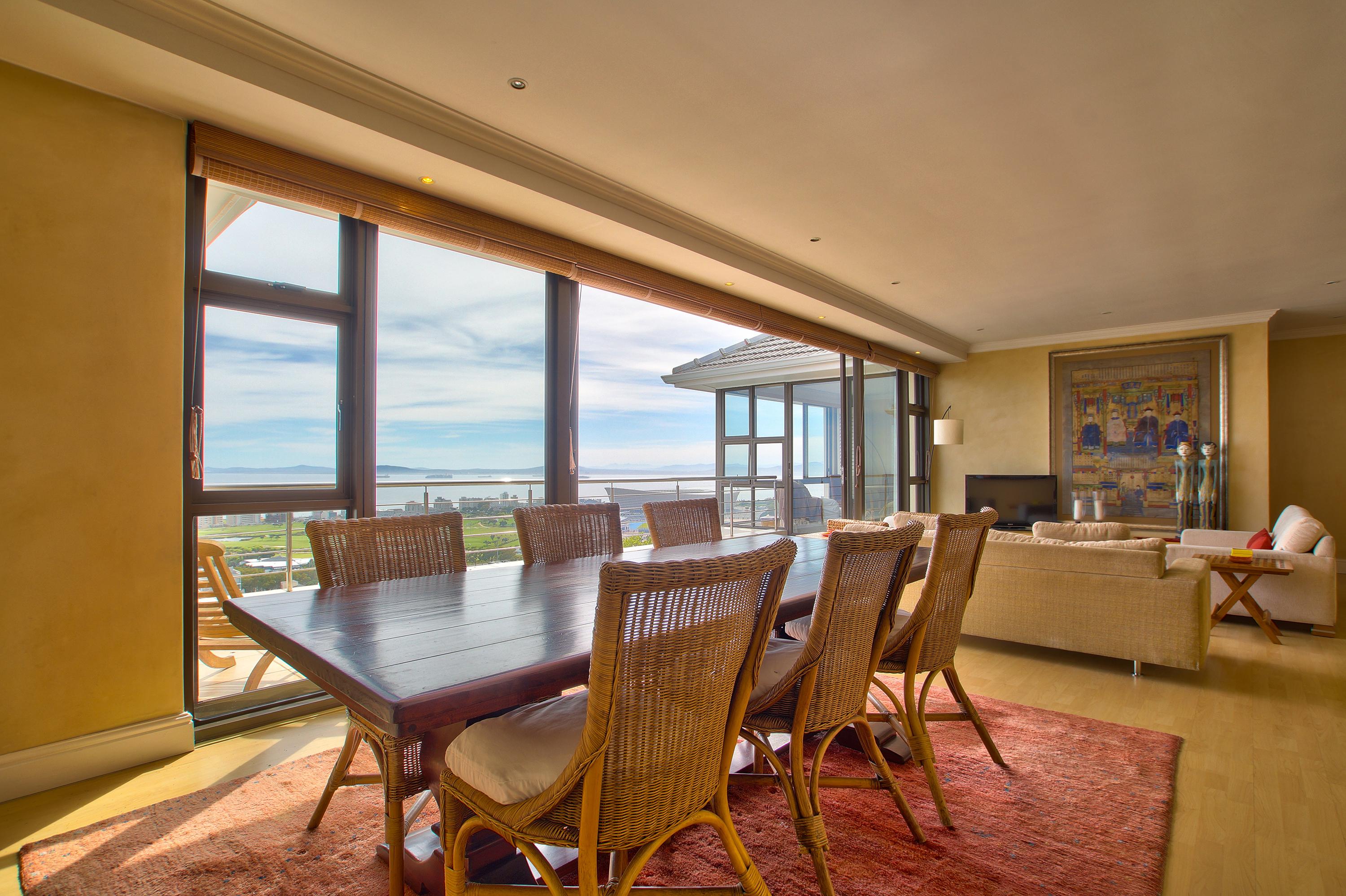 Bay Vista - Dining area
