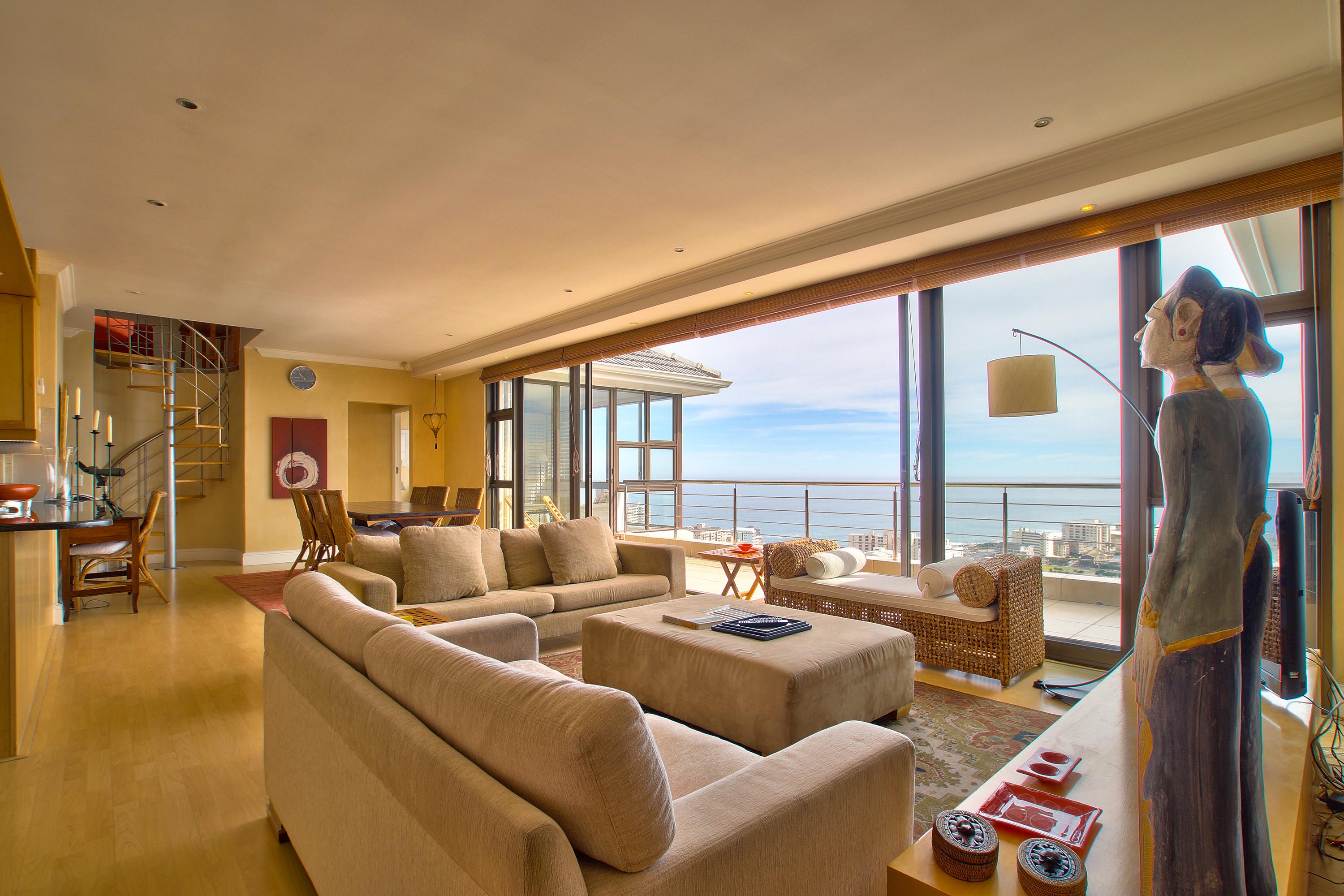 Bay Vista - Living room