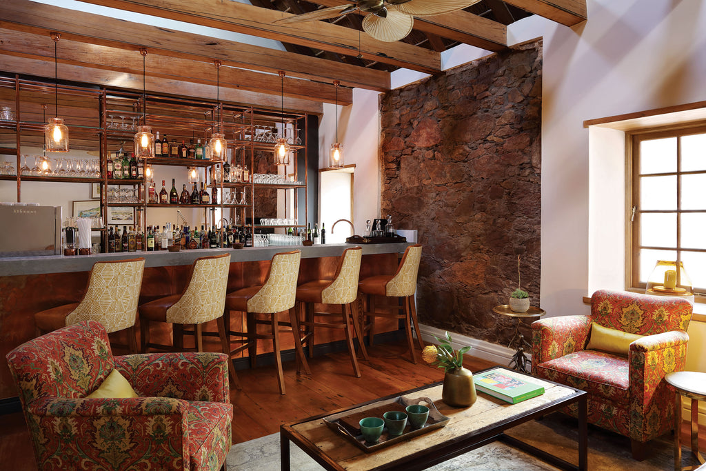 Main bar