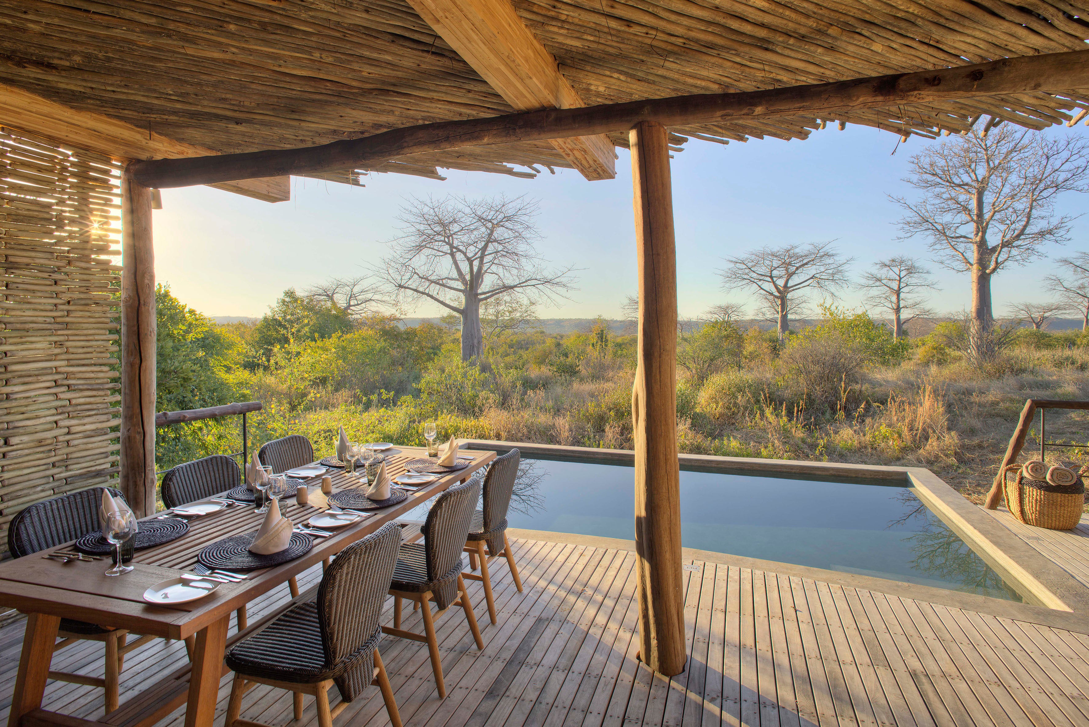 Jabali Private House - Poolside Dining