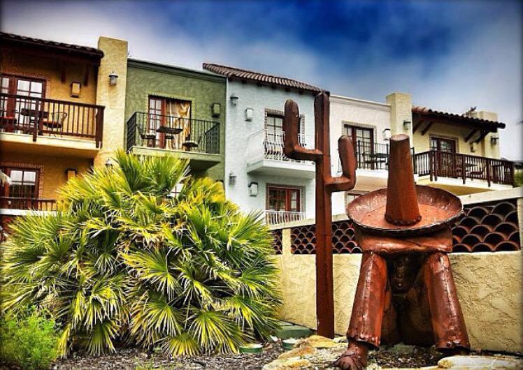 https://www.facebook.com/AvilaLaFondaHotel/photos/a.10150597908962045.371824.225774022044/10152734533012045/?type=3&theater