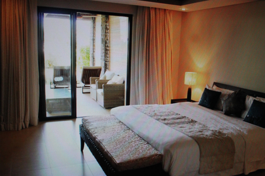 Bedroom 1 with King size bed with en-suite bathroom