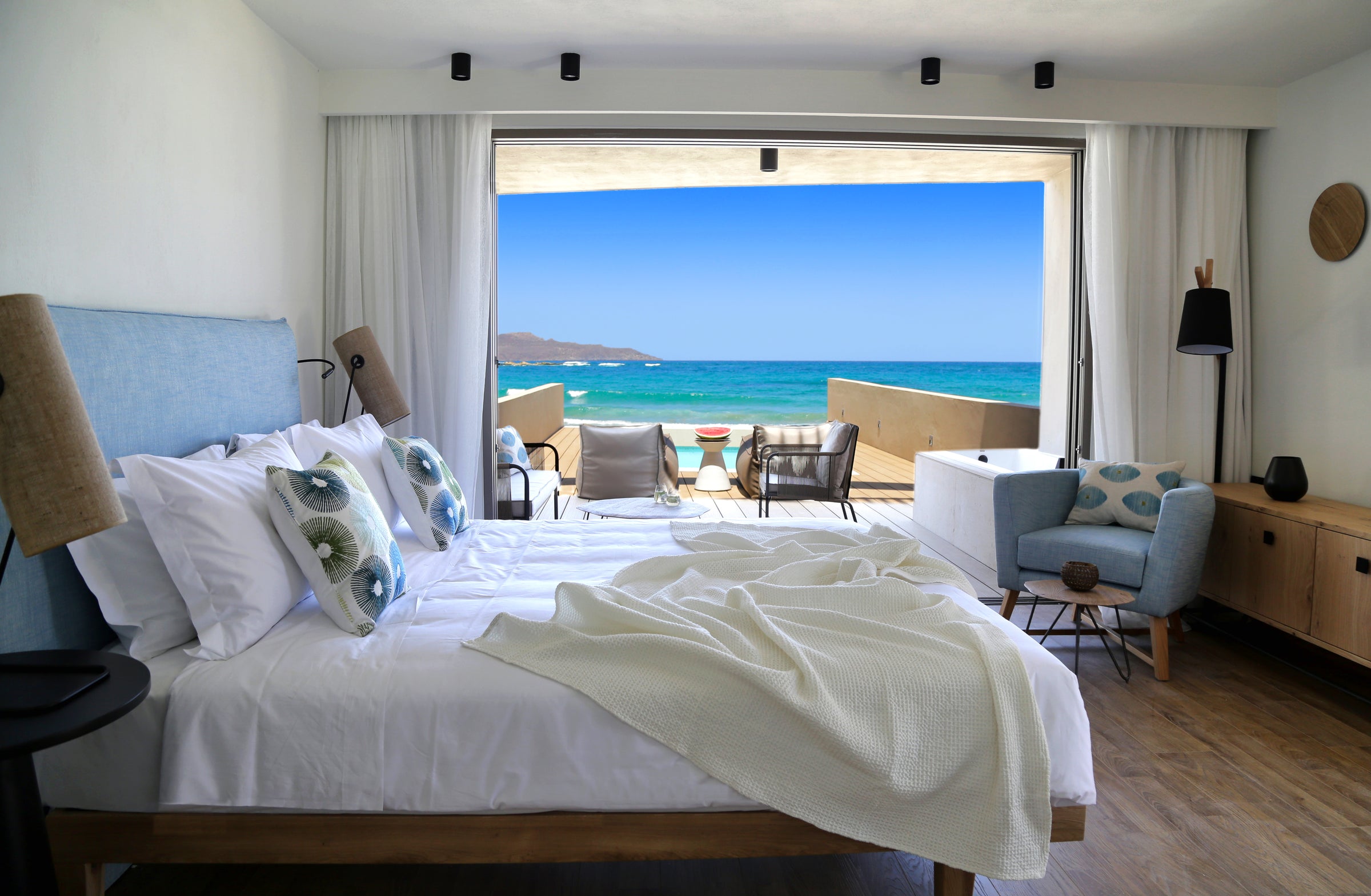 Pure Haven Sea Front with Heated Private Pool