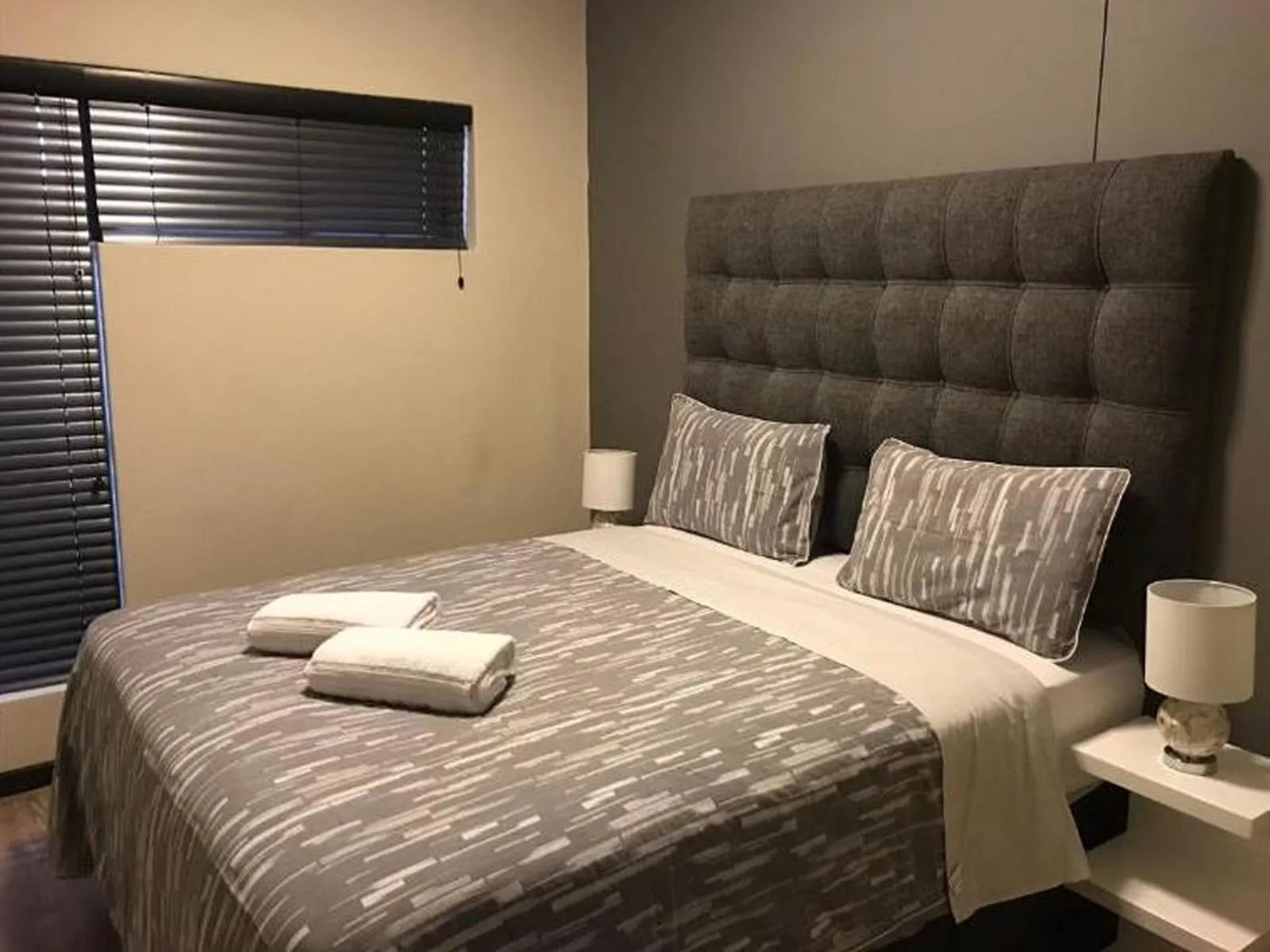 Room gallery image 1.
