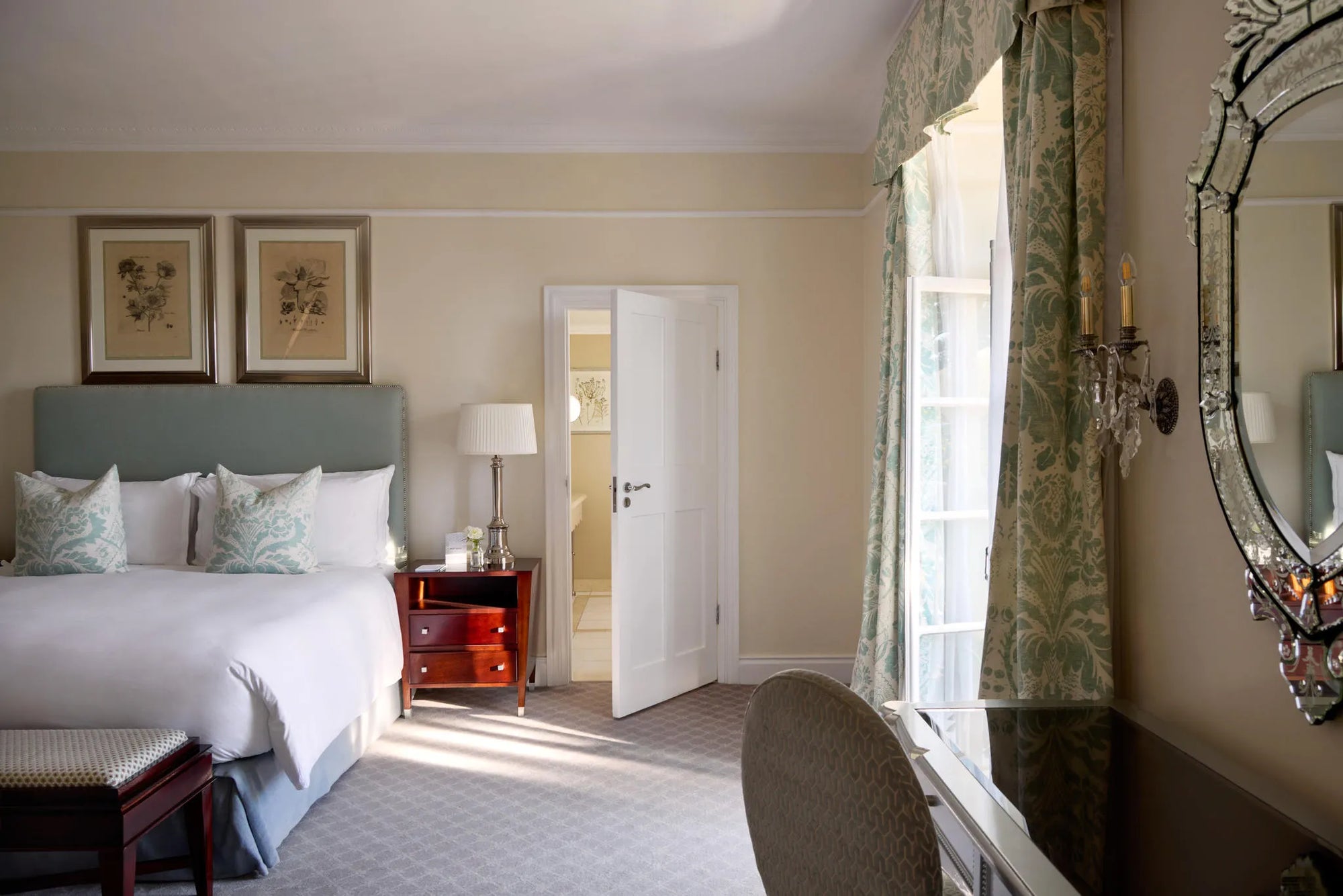 Room gallery image 1.