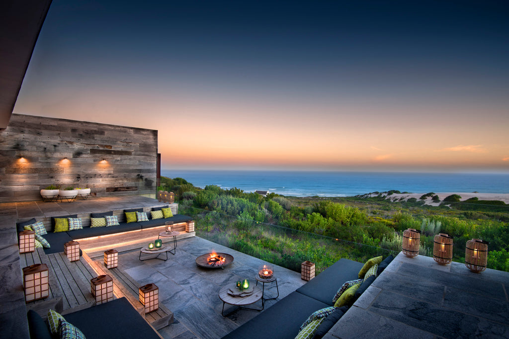 Morukuru Beach Lodge - firepit boma overlooking the ocean