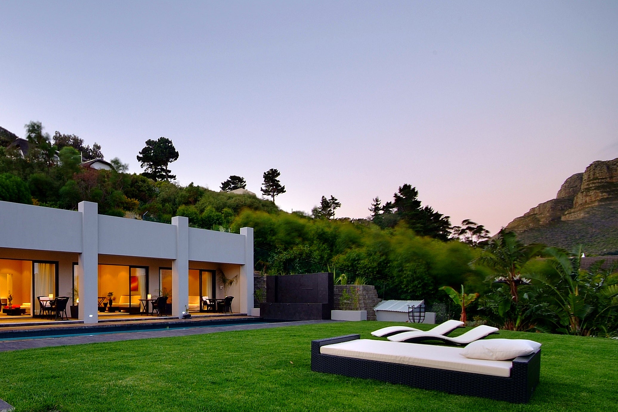 THE PLATINUM BOUTIQUE HOTEL - at dusk