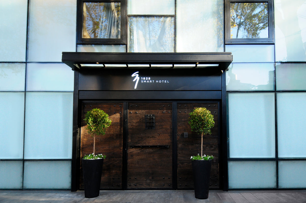 1828 Smart Hotel
