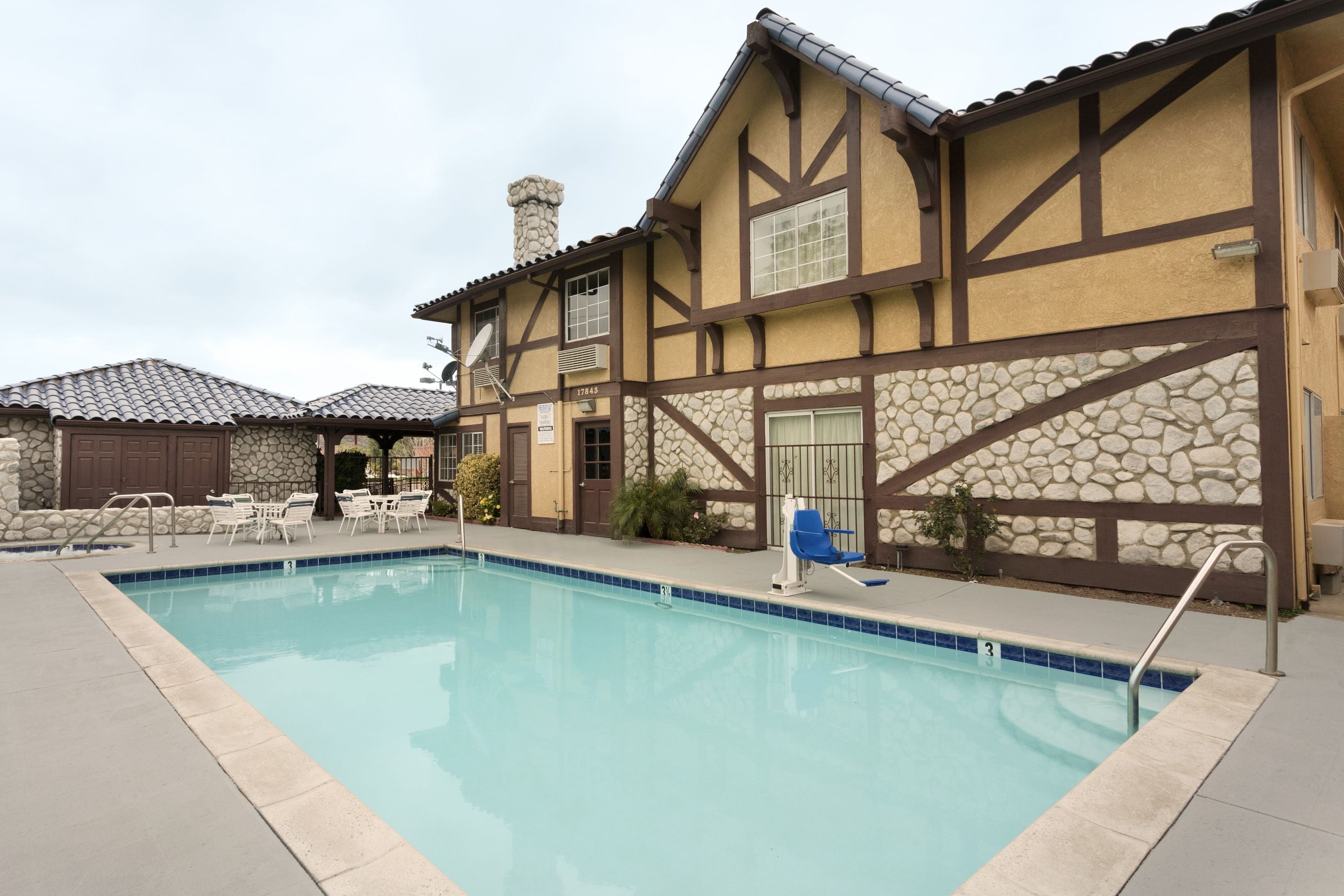Travelodge Santa Clarita/Valencia