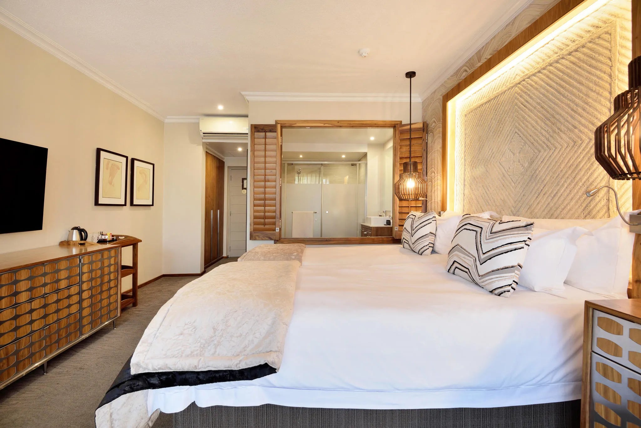 Room gallery image 1.