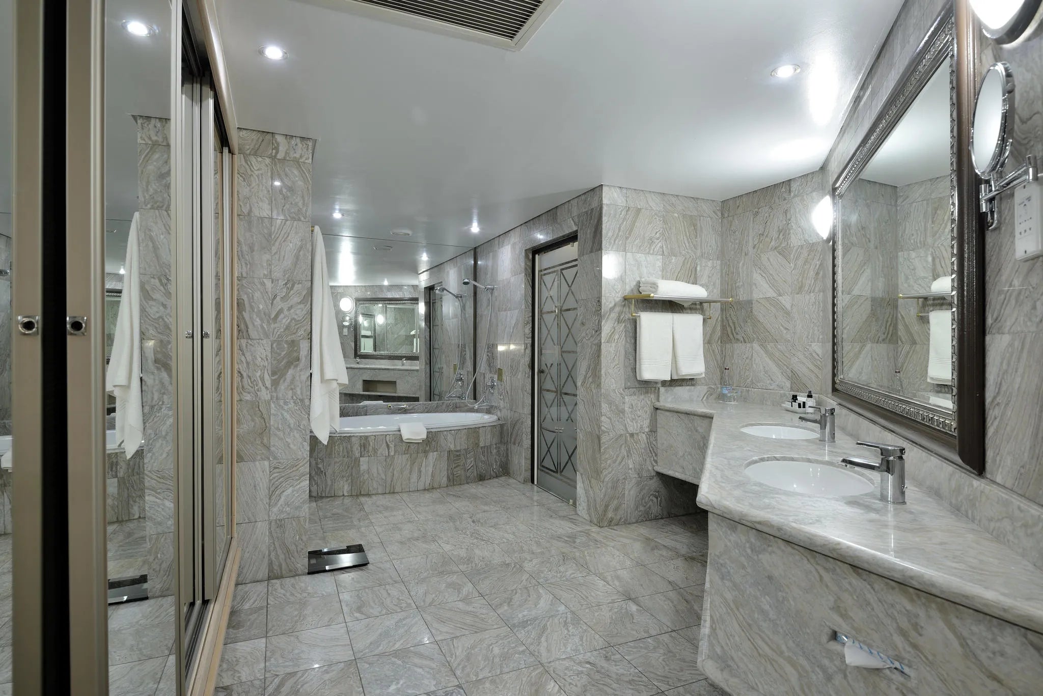 Room gallery image 7.