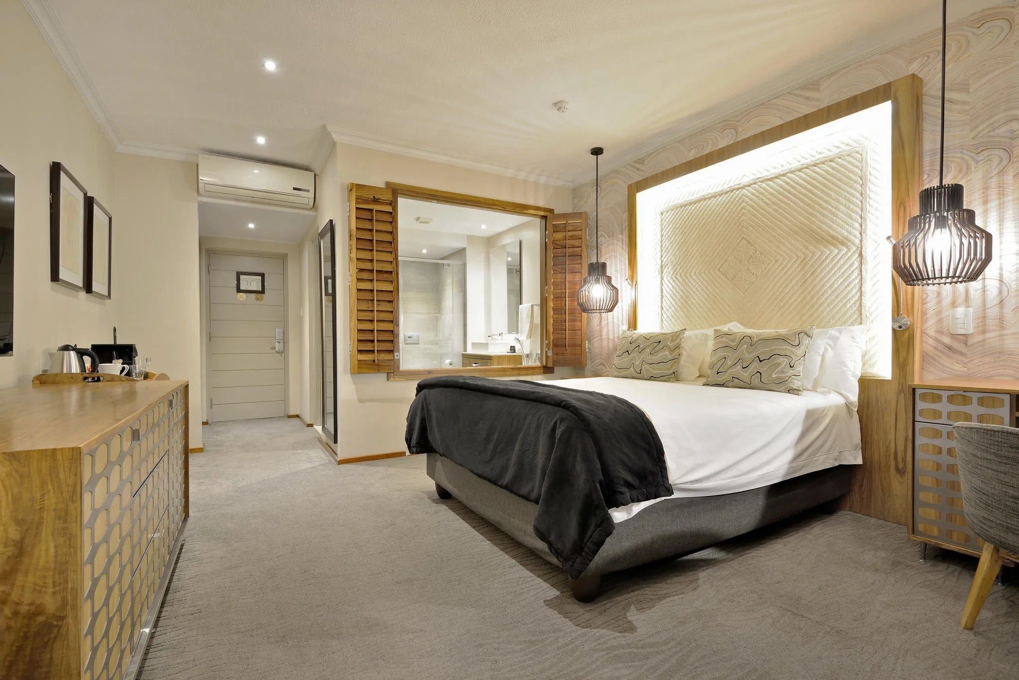 Room gallery image 3.