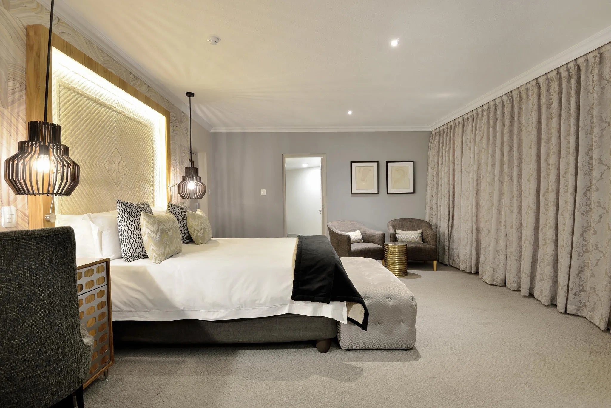 Room gallery image 1.