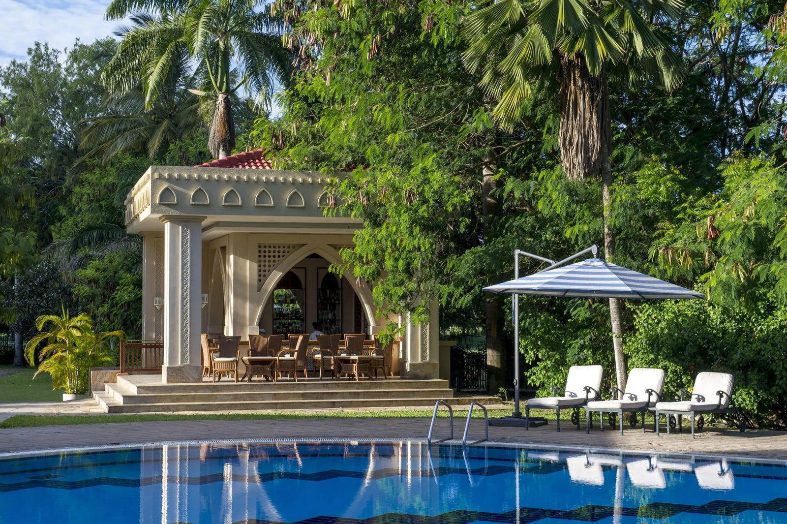 Pool Bar