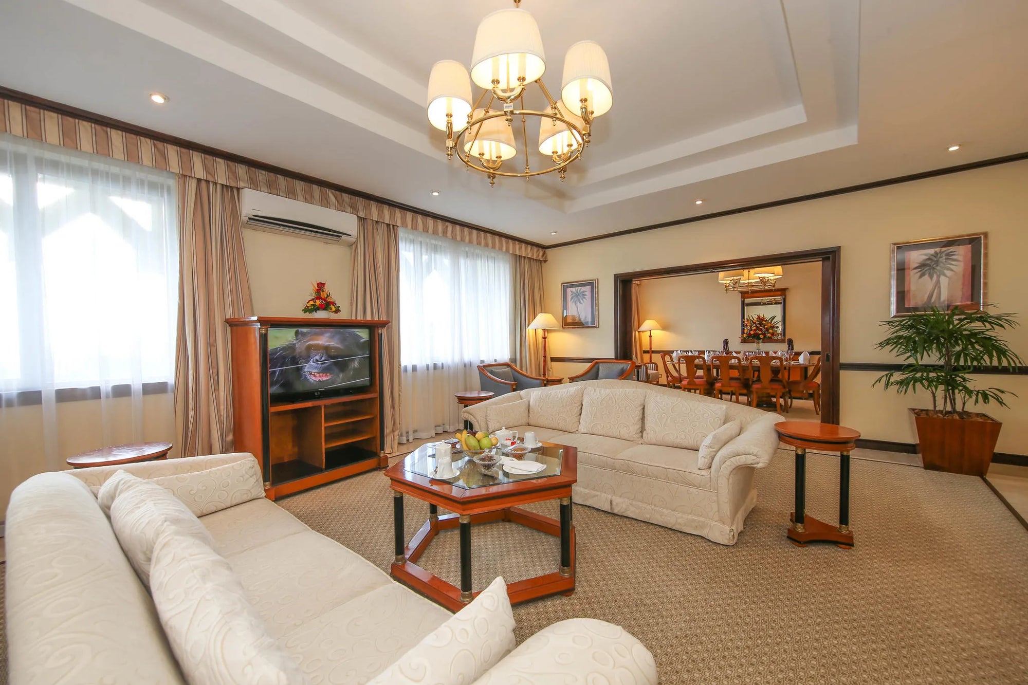 Room gallery image 1.