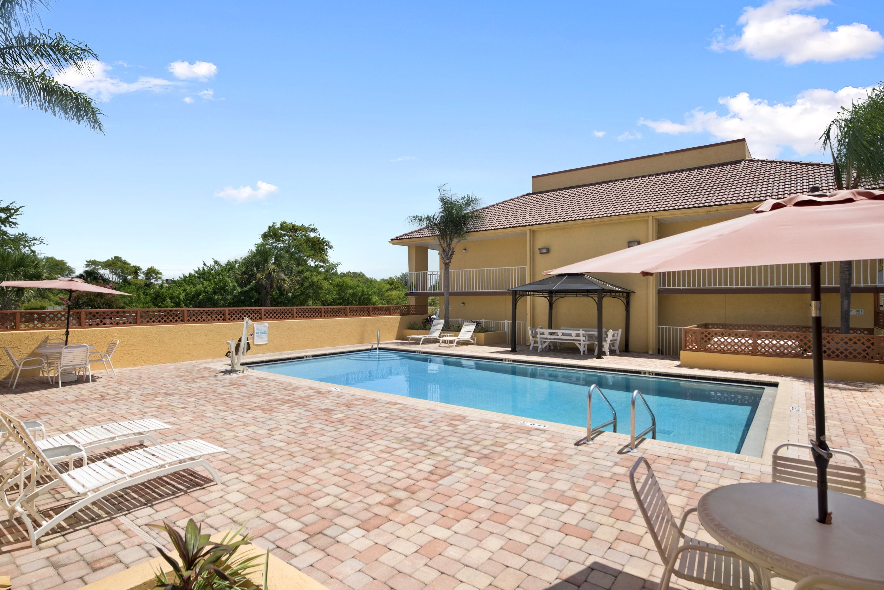 Howard Johnson by Wyndham Port Richey