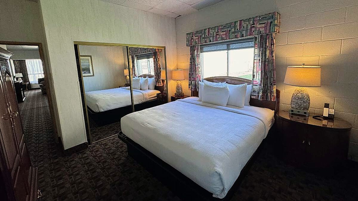 Promenade Inn & Suites Oceanfront