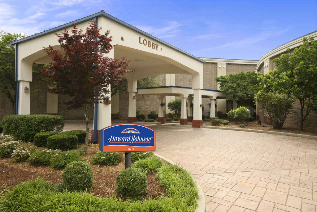 Howard Johnson Hotel & Suites by Wyndham Springfield