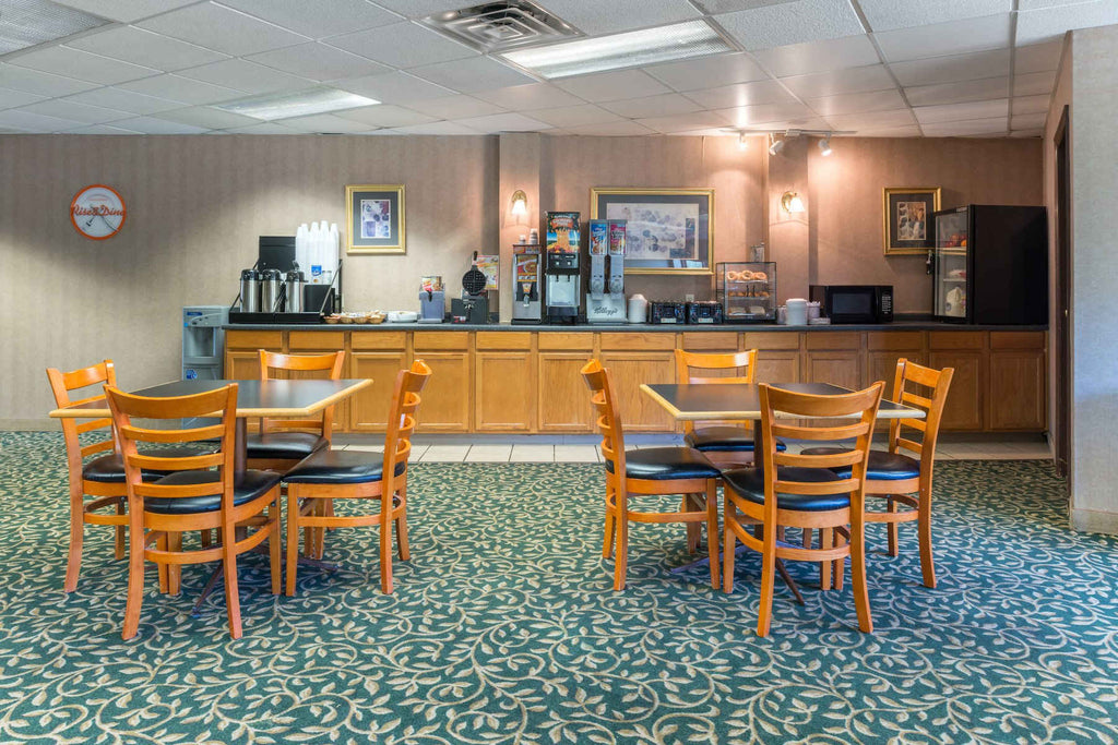 Howard Johnson Hotel & Suites by Wyndham Springfield