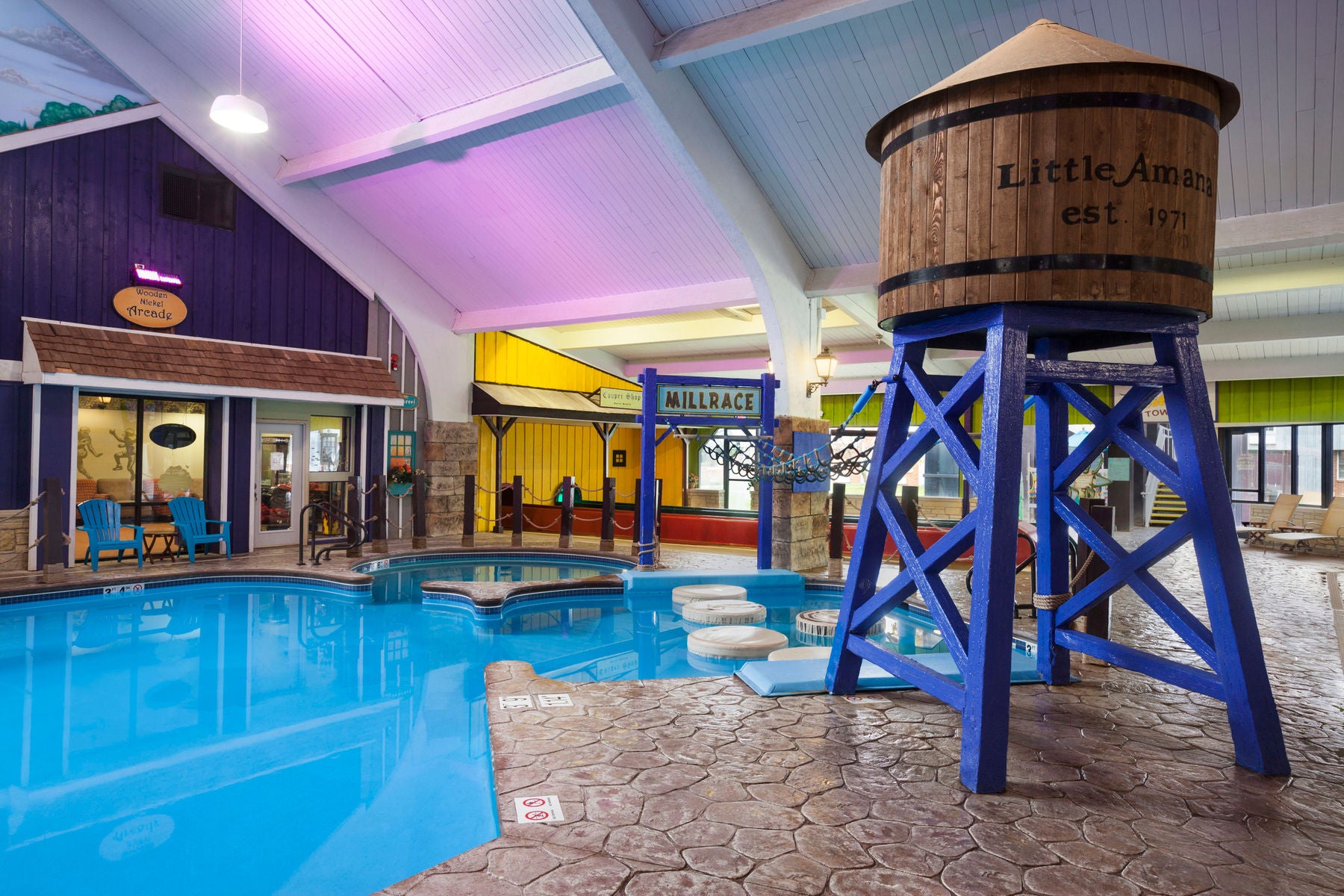 Ramada by Wyndham Williamsburg and Wasserbahn Waterpark
