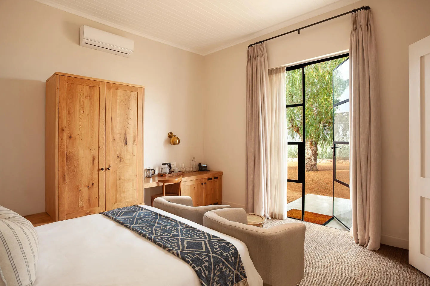 Room gallery image 1.