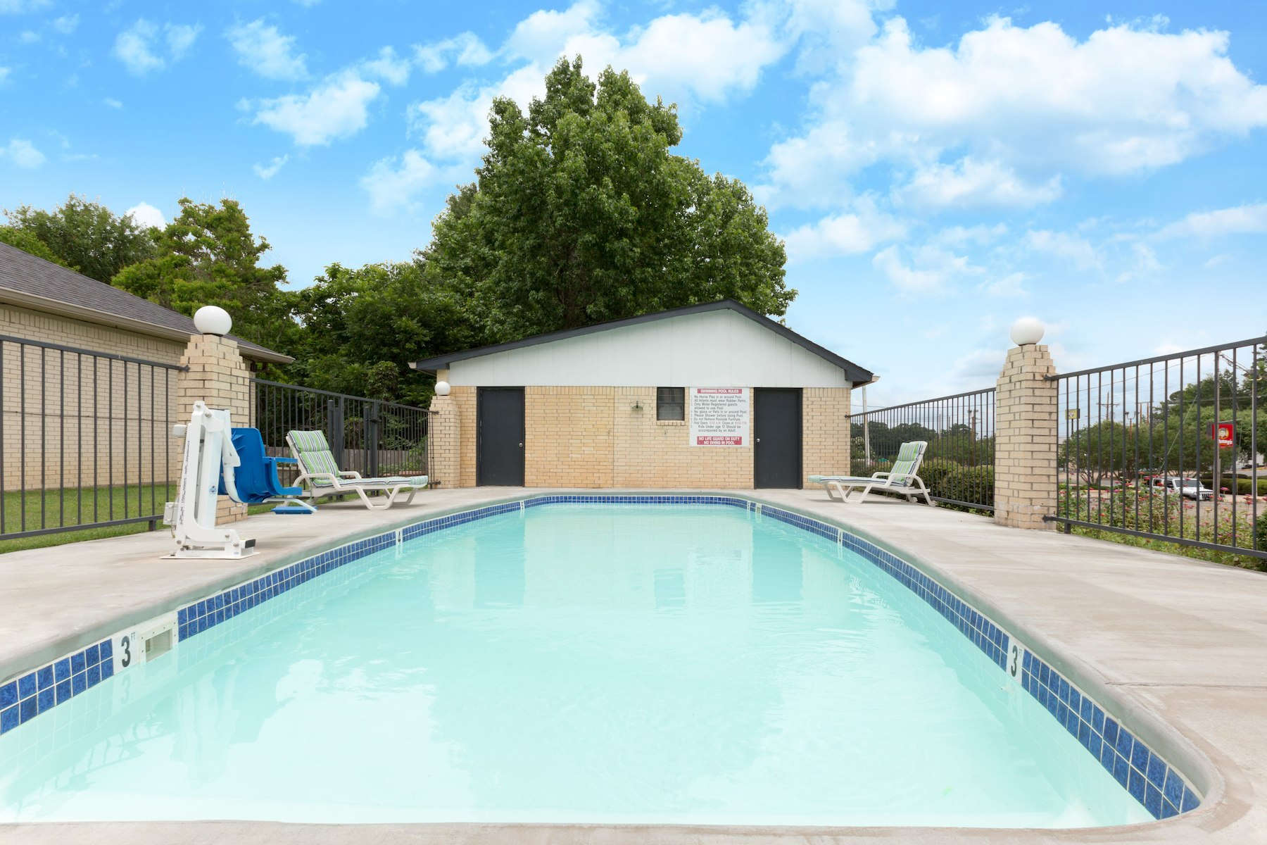Super 8 by Wyndham Ruston