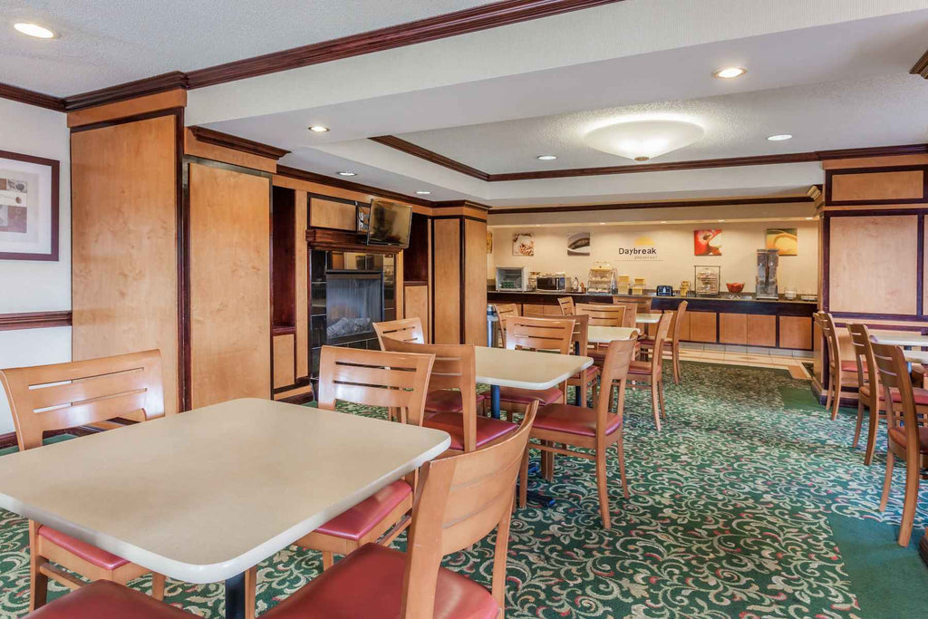 Days Inn & Suites by Wyndham Warren