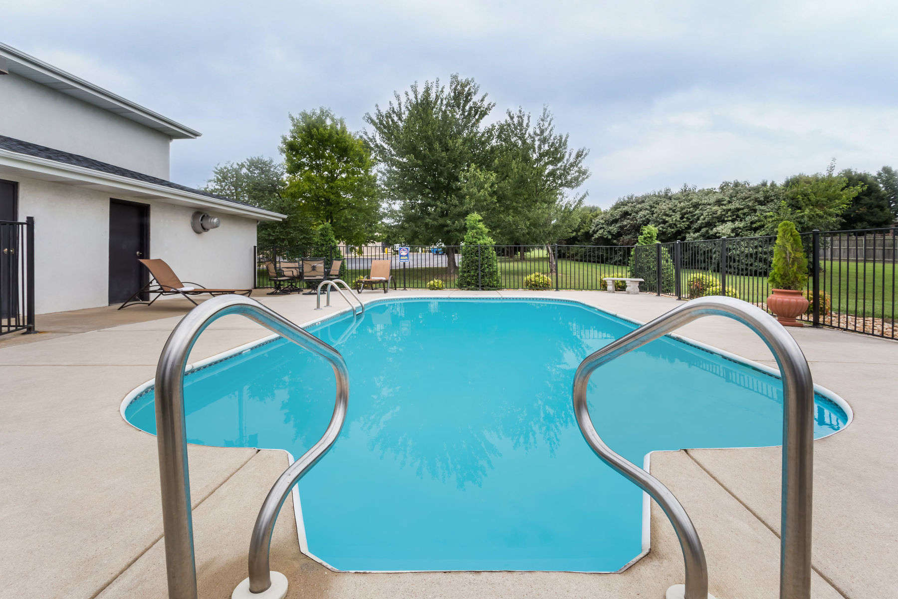 Days Inn by Wyndham Battlefield Rd Hwy 65