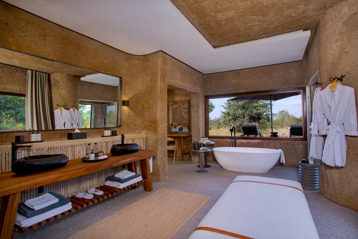 Amber Villa Main Bathroom