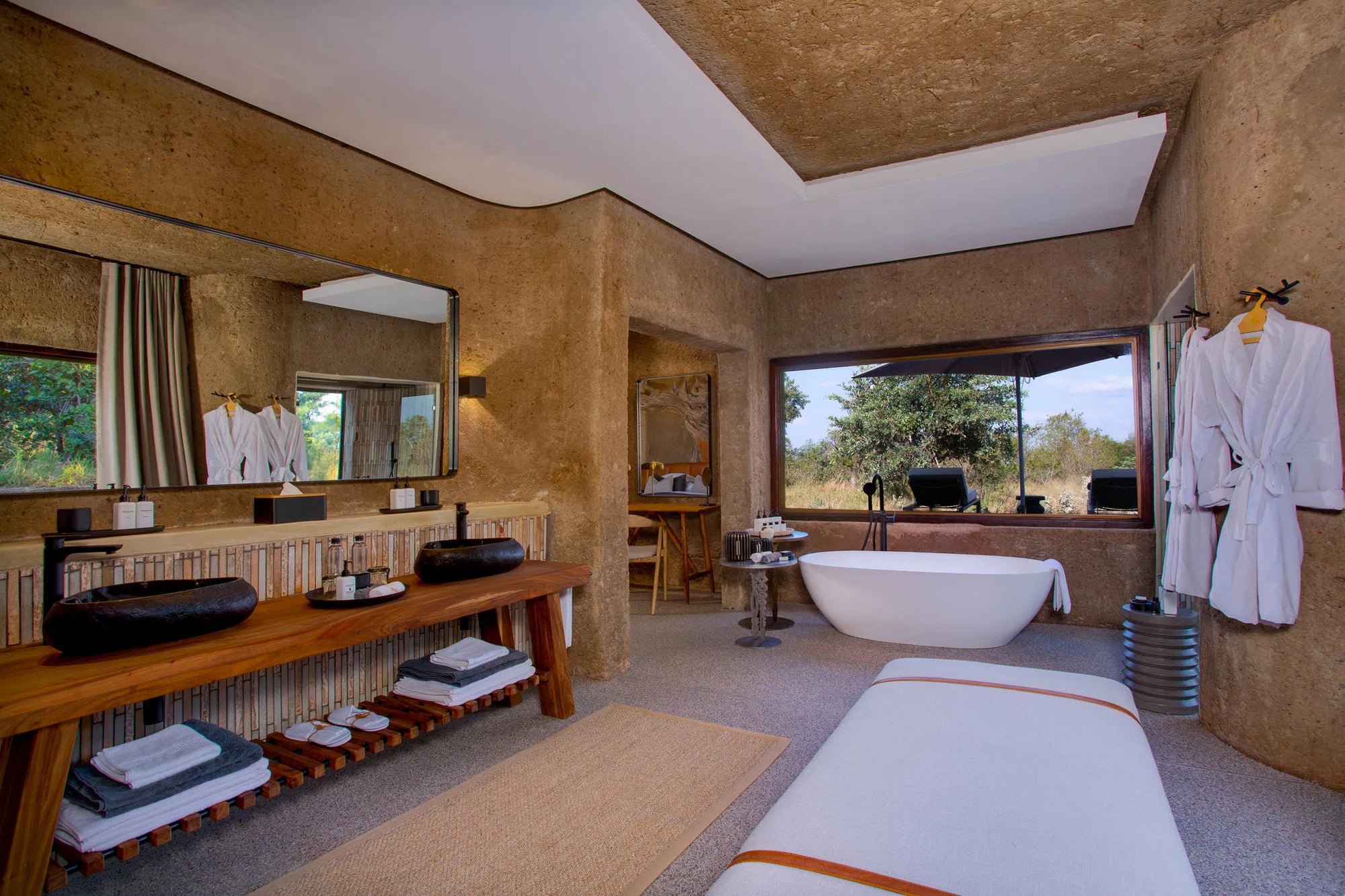Amber Villa Main Bathroom