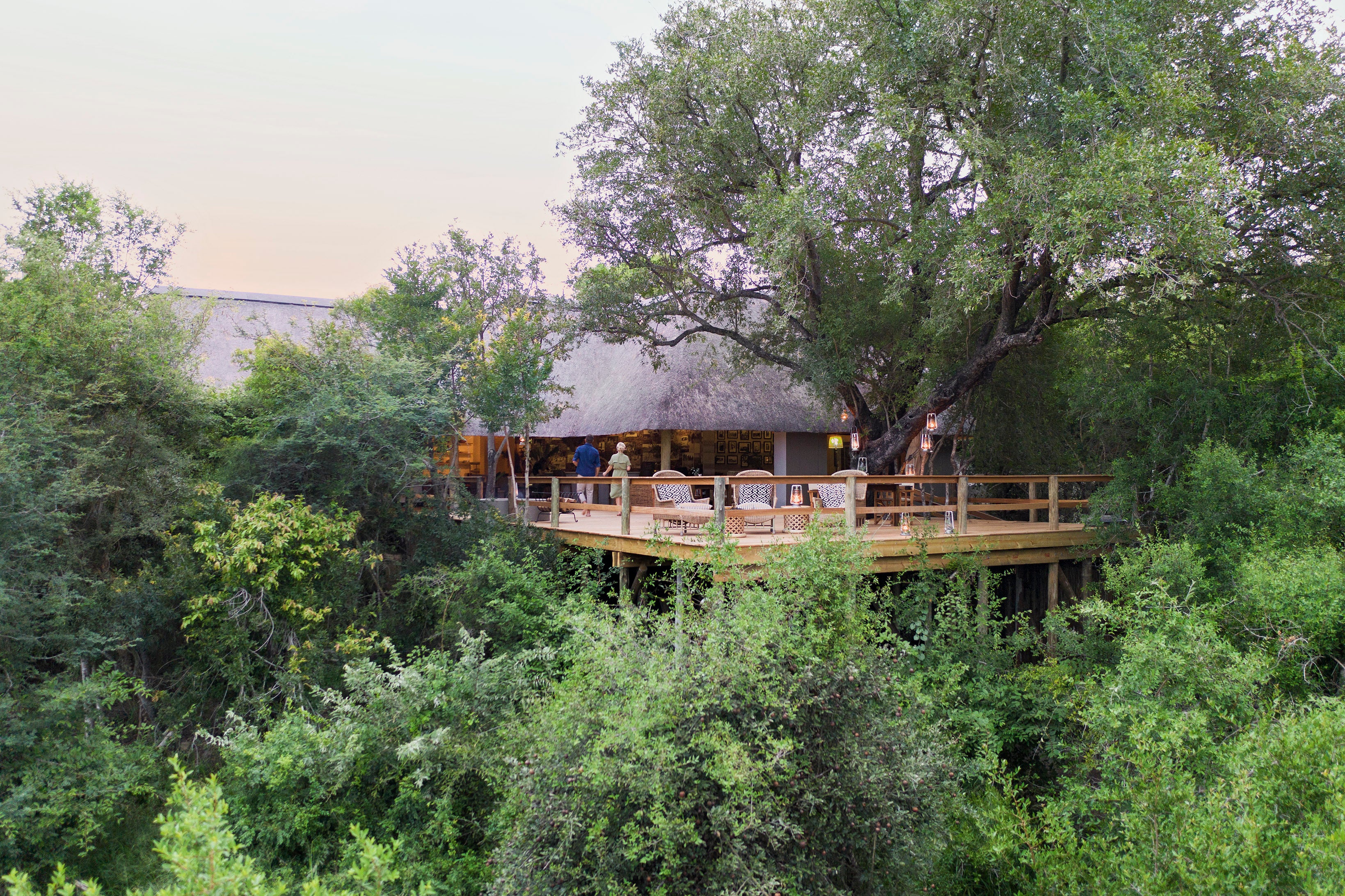 Londolozi Pioneer Camp - Deck surrounded by wilderness