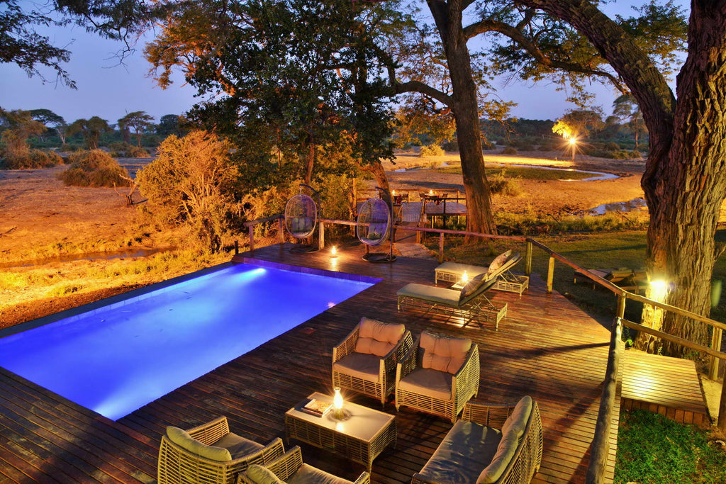 Rim flow pool
