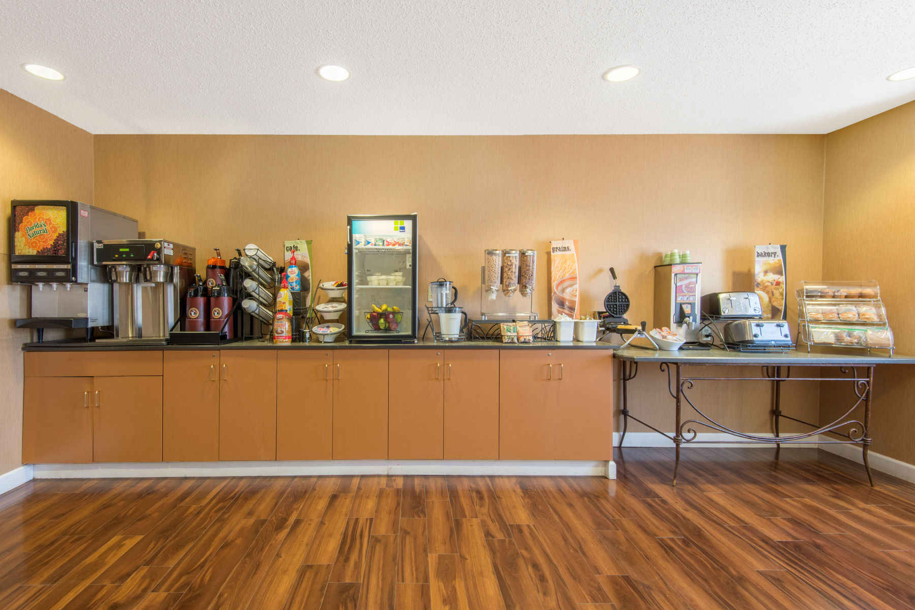 Microtel Inn & Suites by Wyndham Raton