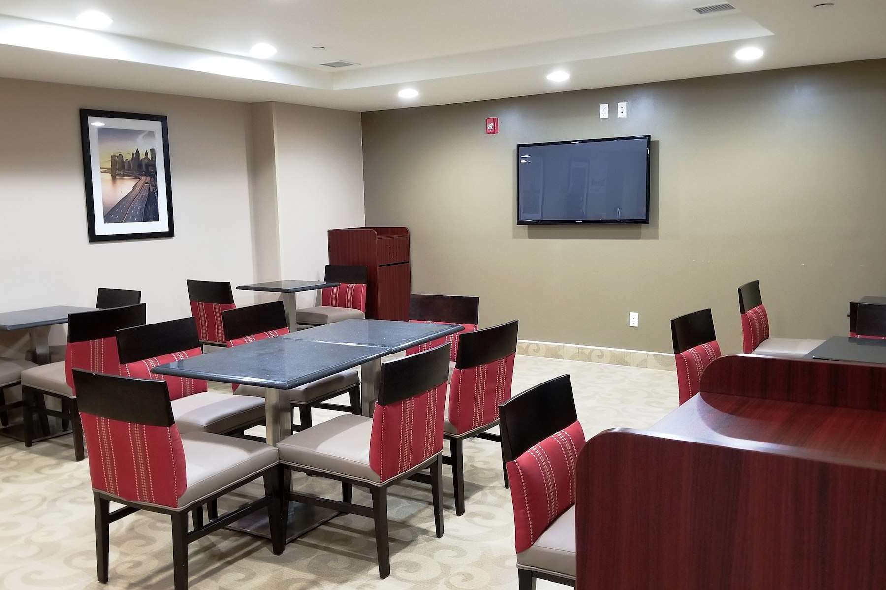 Days Inn by Wyndham Brooklyn Marine Park