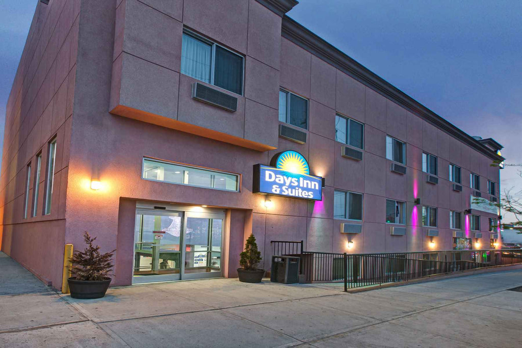 Days Inn & Suites by Wyndham Ozone Park/JFK Airport