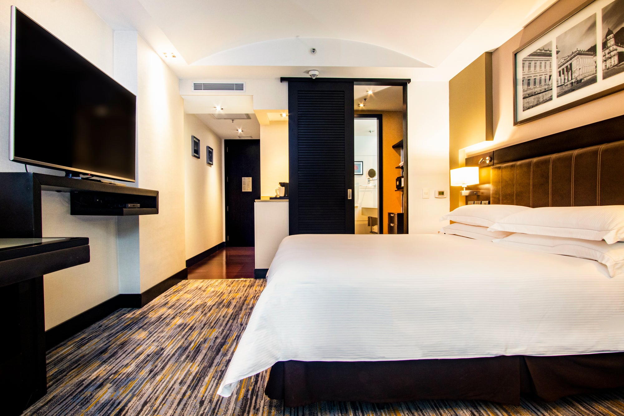 1 KING BED
