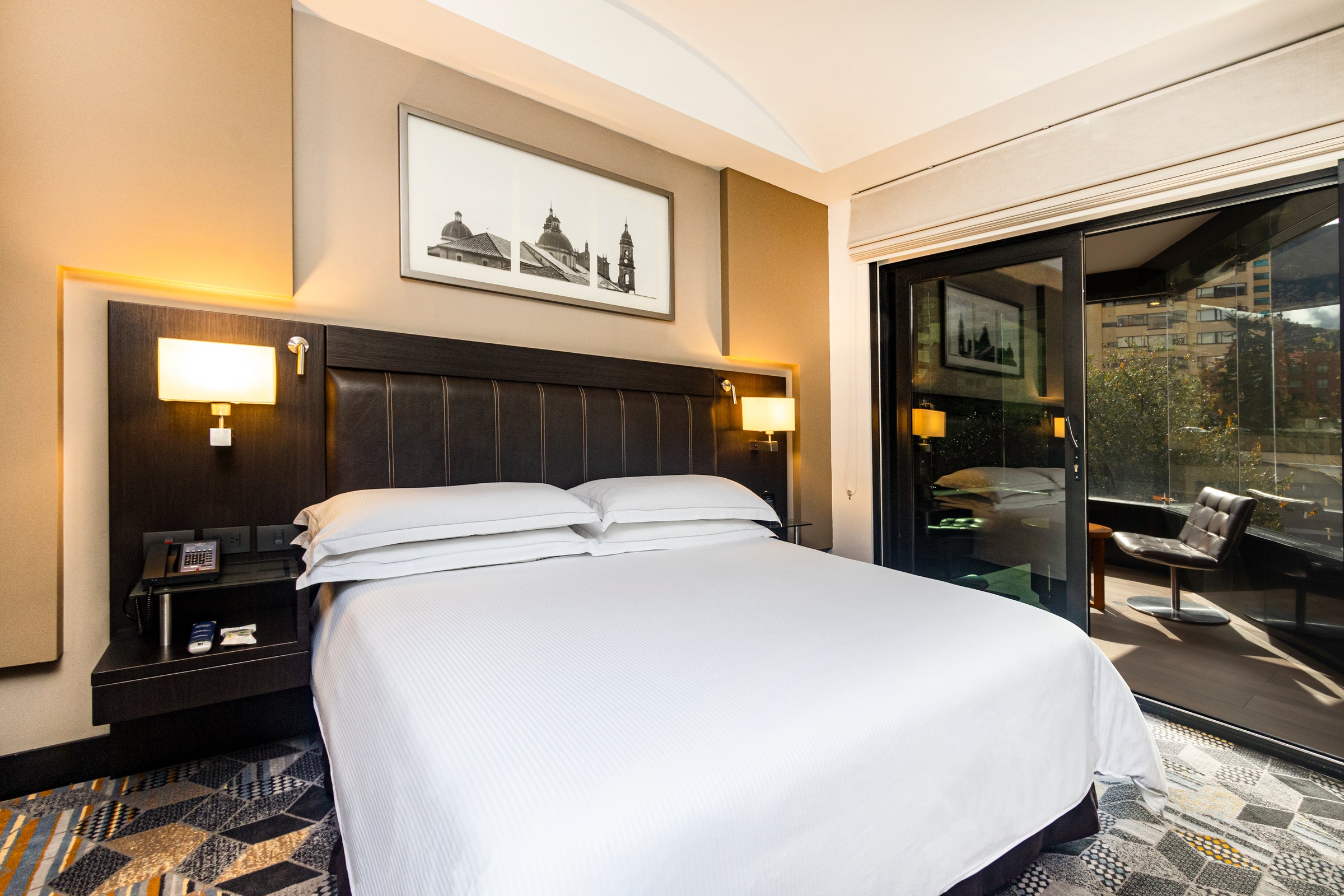 1 BEDROOM SUITE 1 KING BED WITH TERRACE