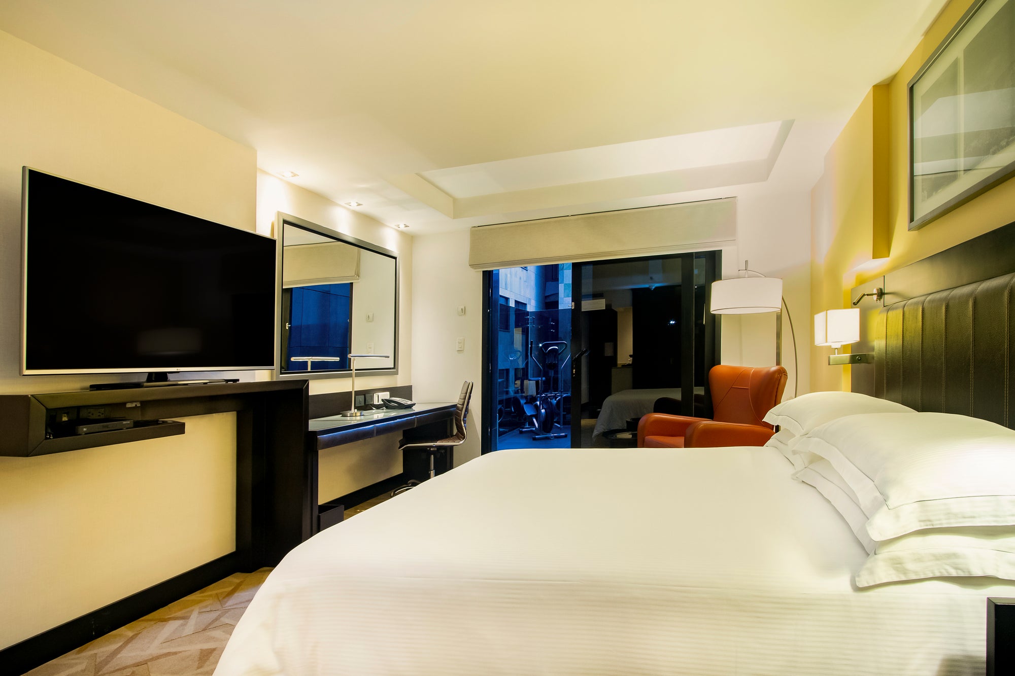 1 BEDROOM SUITE 1 KING BED WITH TERRACE