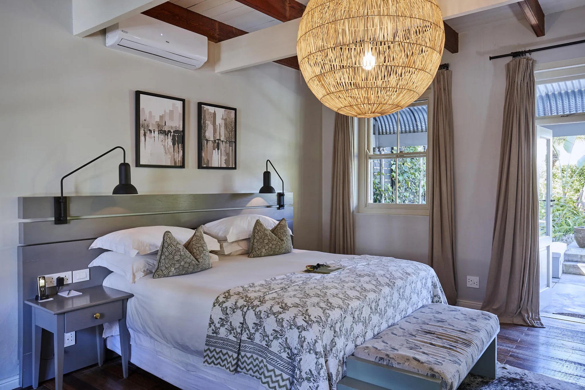 Room gallery image 1.