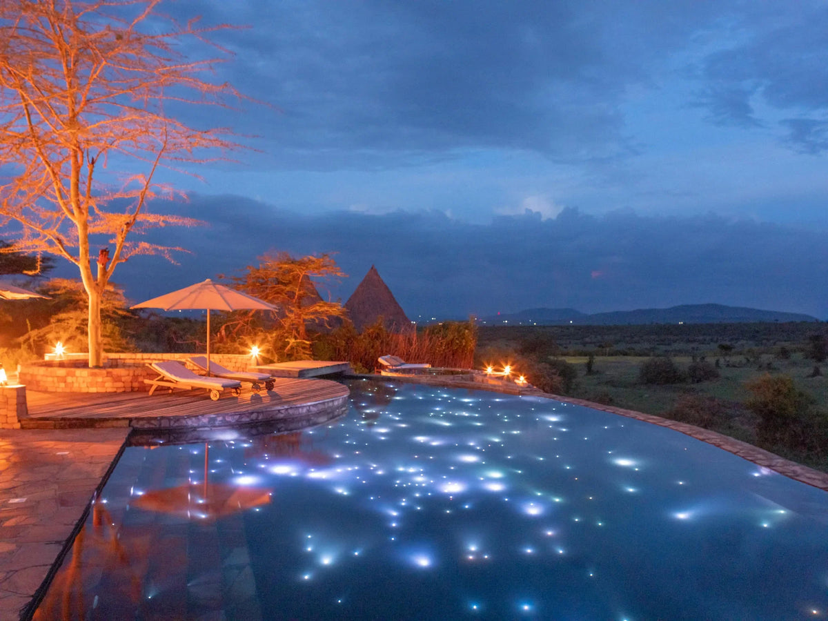 Pre dinner drinks at the Amani Spa village star pool